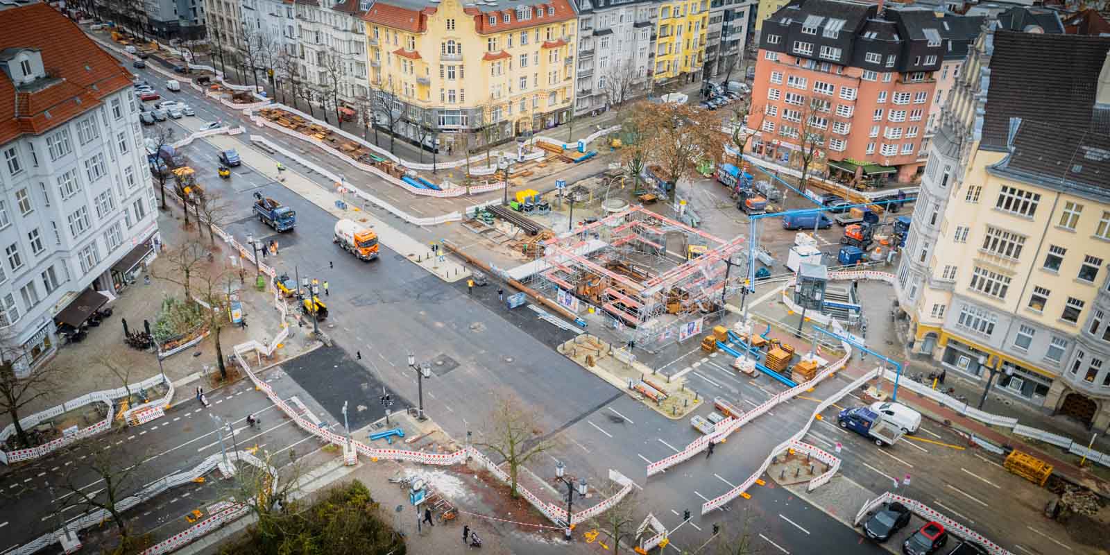 Nach der Havarie eines Kanalbauwerks auf dem Kaiserdamm in Berlin Charlottenburg wurde die Straße stadtauswärts wieder freigegeben.